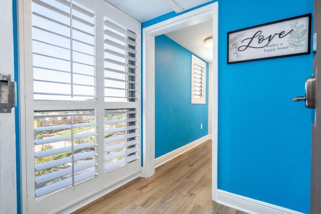 Lakeview 2 6 Min Universal Apartment